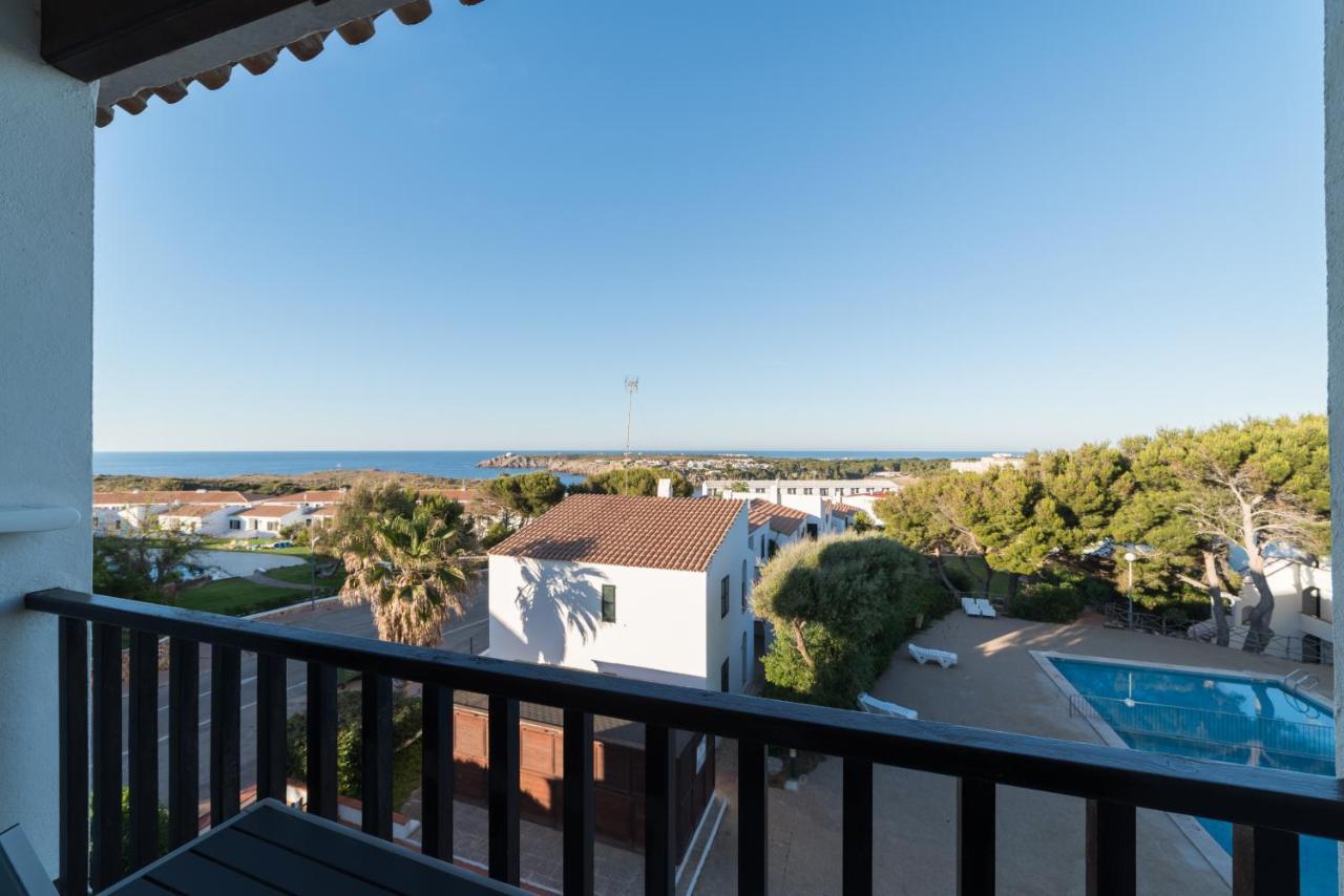 Vistas Al Mar Y La Piscina Lejlighed Arenal d'en Castell Eksteriør billede